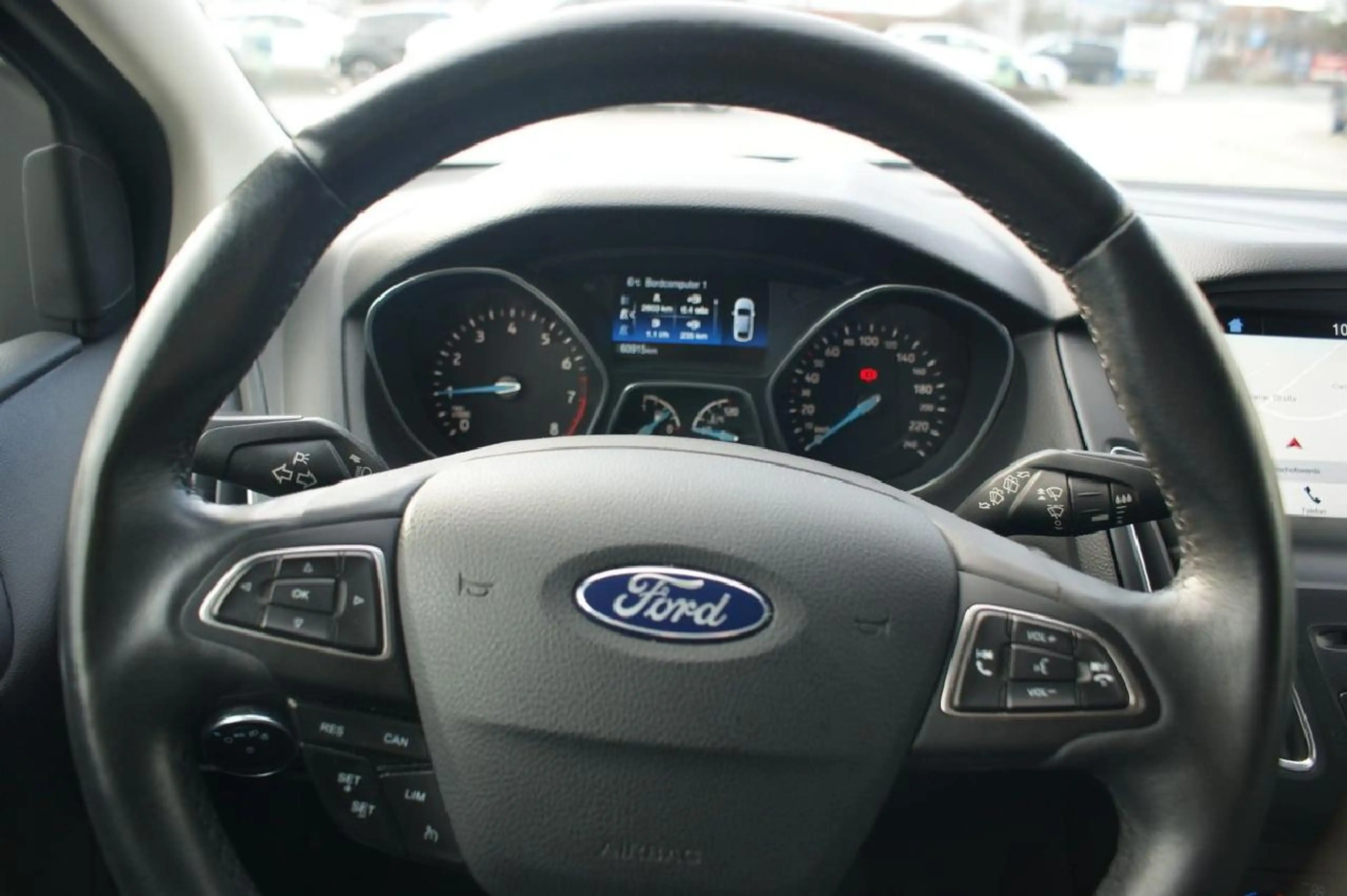Ford Focus Titanium Navi Alu Xenon AHK — photo 11