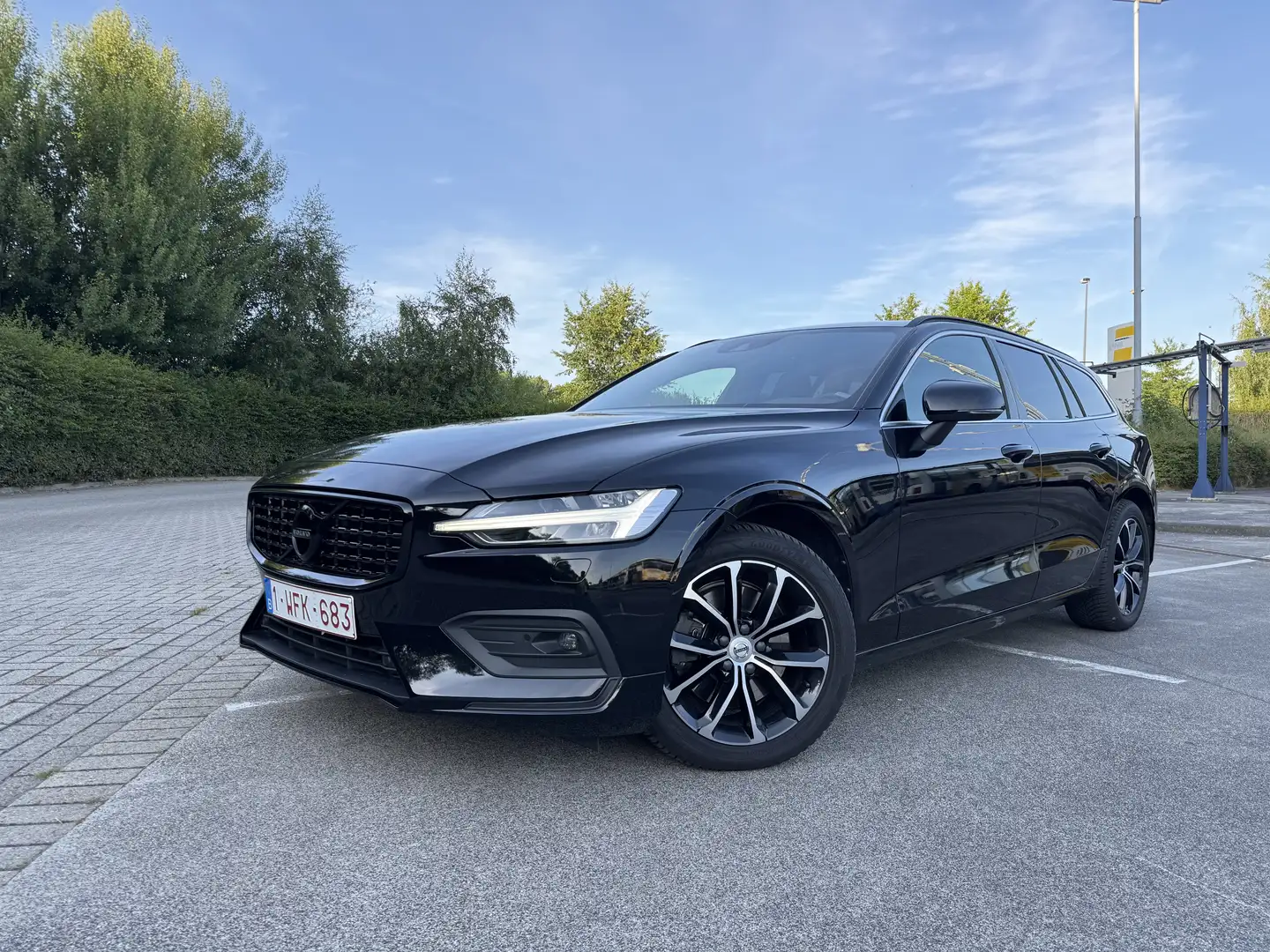 Volvo V60 B4 D Geartronic Momentum Pro - 1