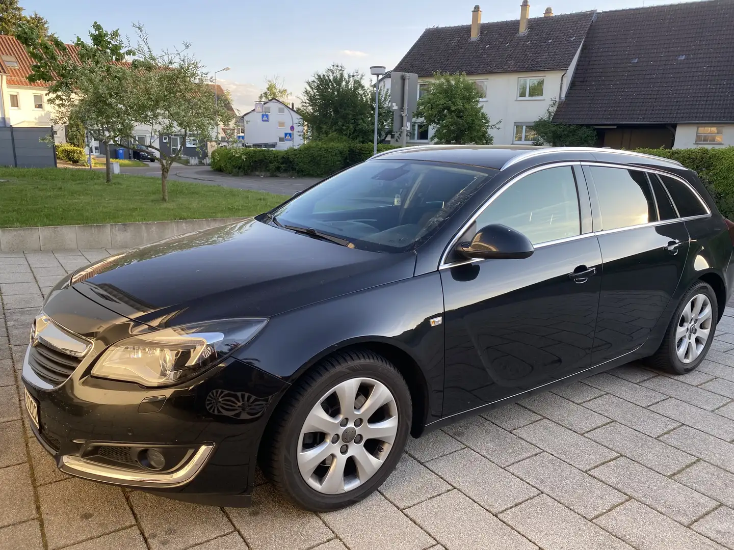 Opel Insignia Sports Tourer SW Black - 1