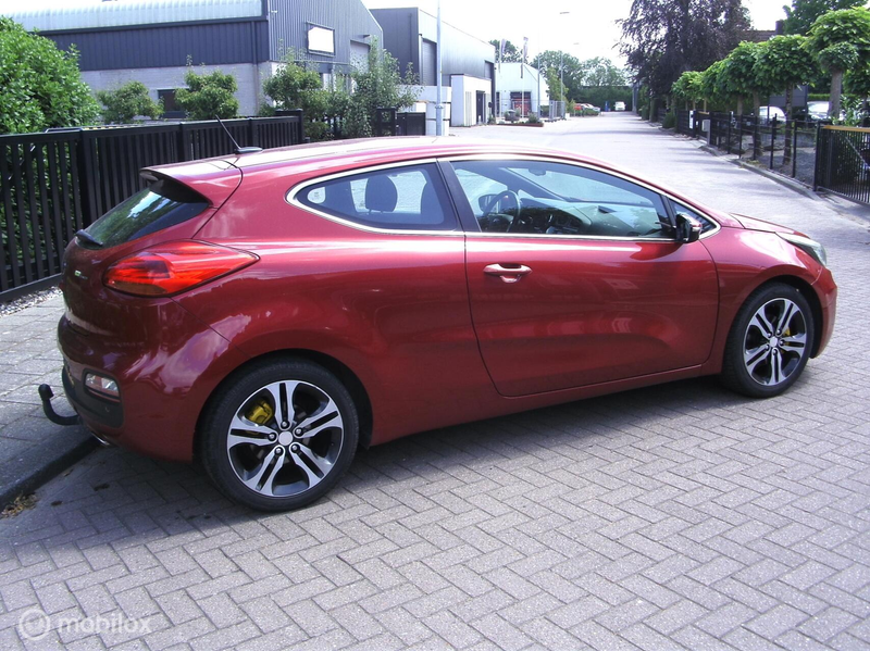 Kia ProCeed / pro_cee'd 1.6 GDI Business Pack — photo 6