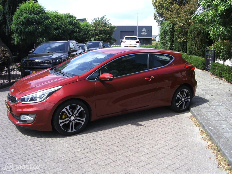 Kia ProCeed / pro_cee'd 1.6 GDI Business Pack — photo 9