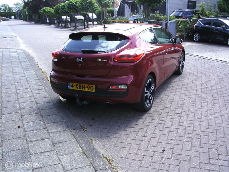Kia ProCeed / pro_cee'd 1.6 GDI Business Pack — photo 7