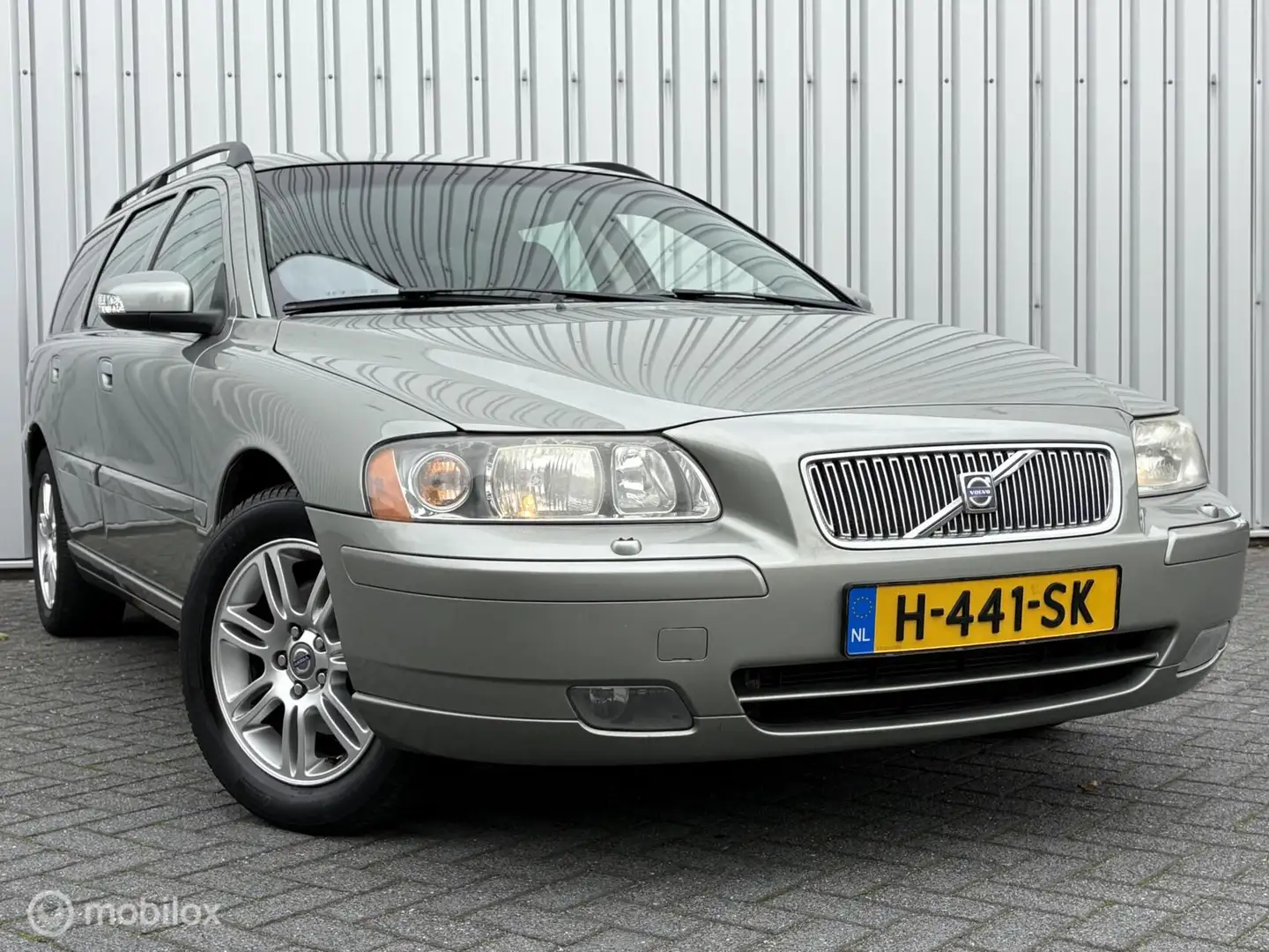 Volvo V70 2.4 Edition | 170pk | Trekhaak | Youngtimer | 08 | Groen - 1