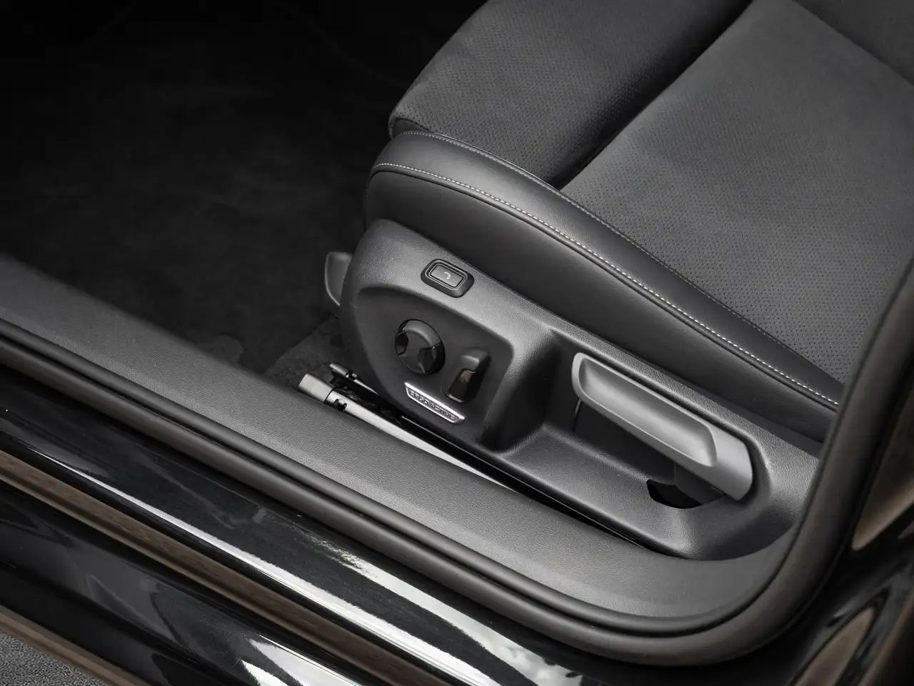 Volkswagen Passat AHK Sitzklima Head-Up DCC, миниатюра 30