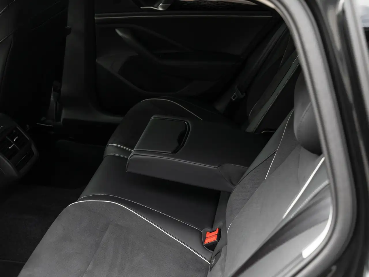 Volkswagen Passat AHK Sitzklima Head-Up DCC, миниатюра 27