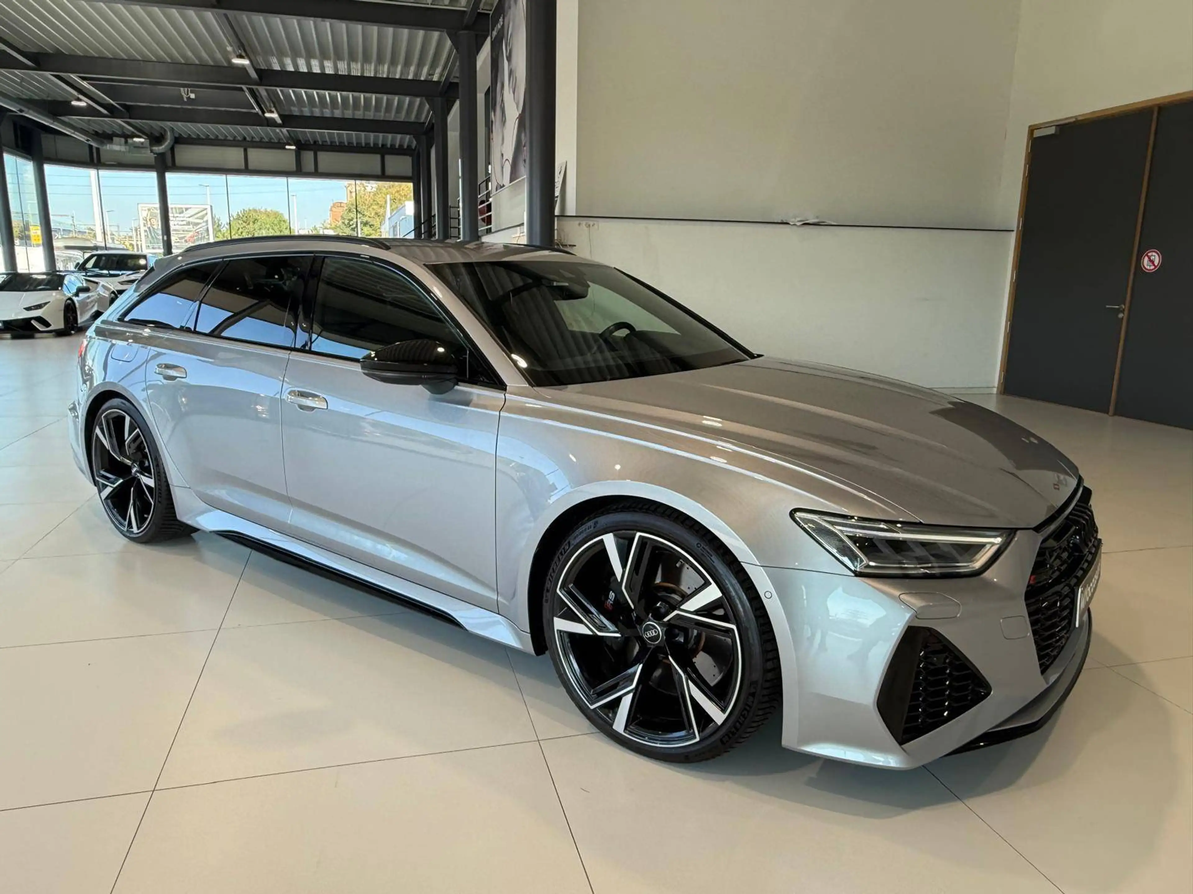 Audi RS6 RS6 Avant 4.0 V8 TFSI Quattro Tiptronic — photo 2