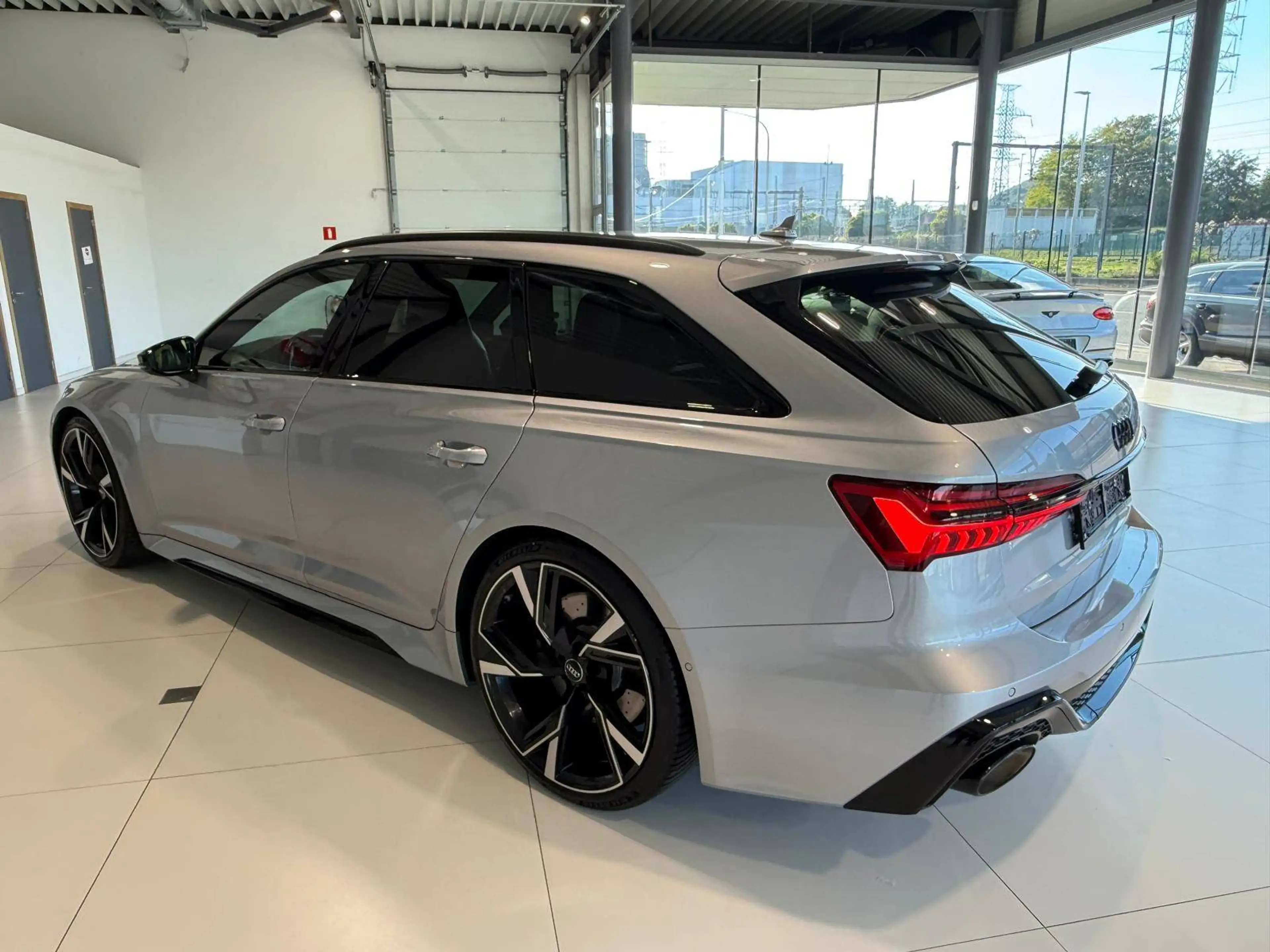 Audi RS6 RS6 Avant 4.0 V8 TFSI Quattro Tiptronic — photo 4
