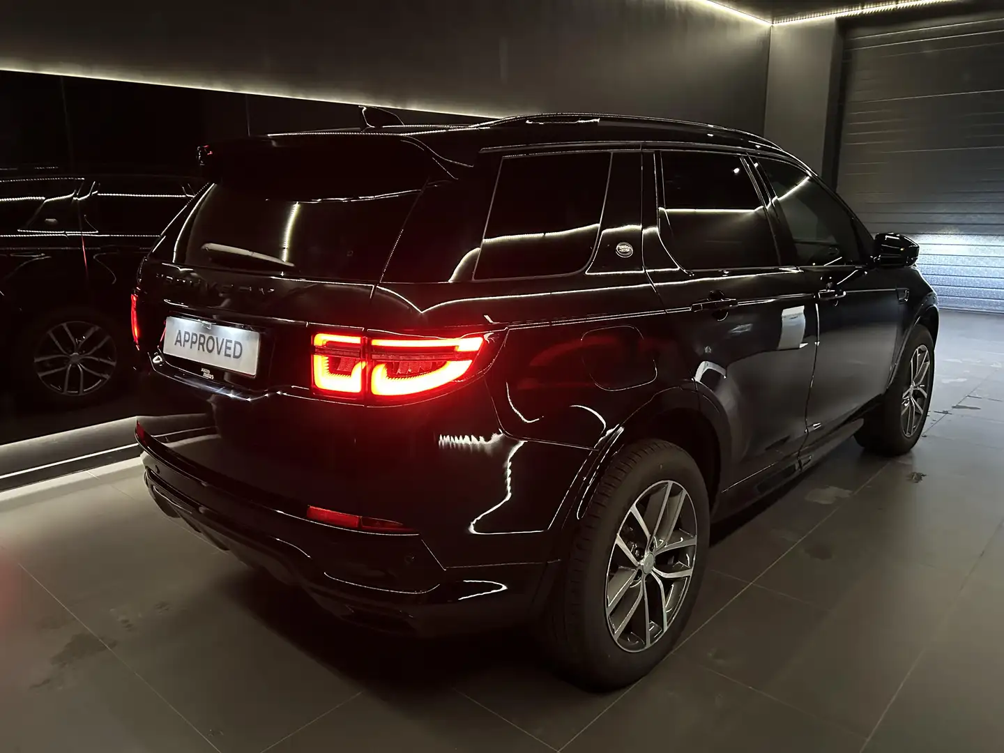 Land Rover Discovery Sport DYNAMIC SE Чорний - 2