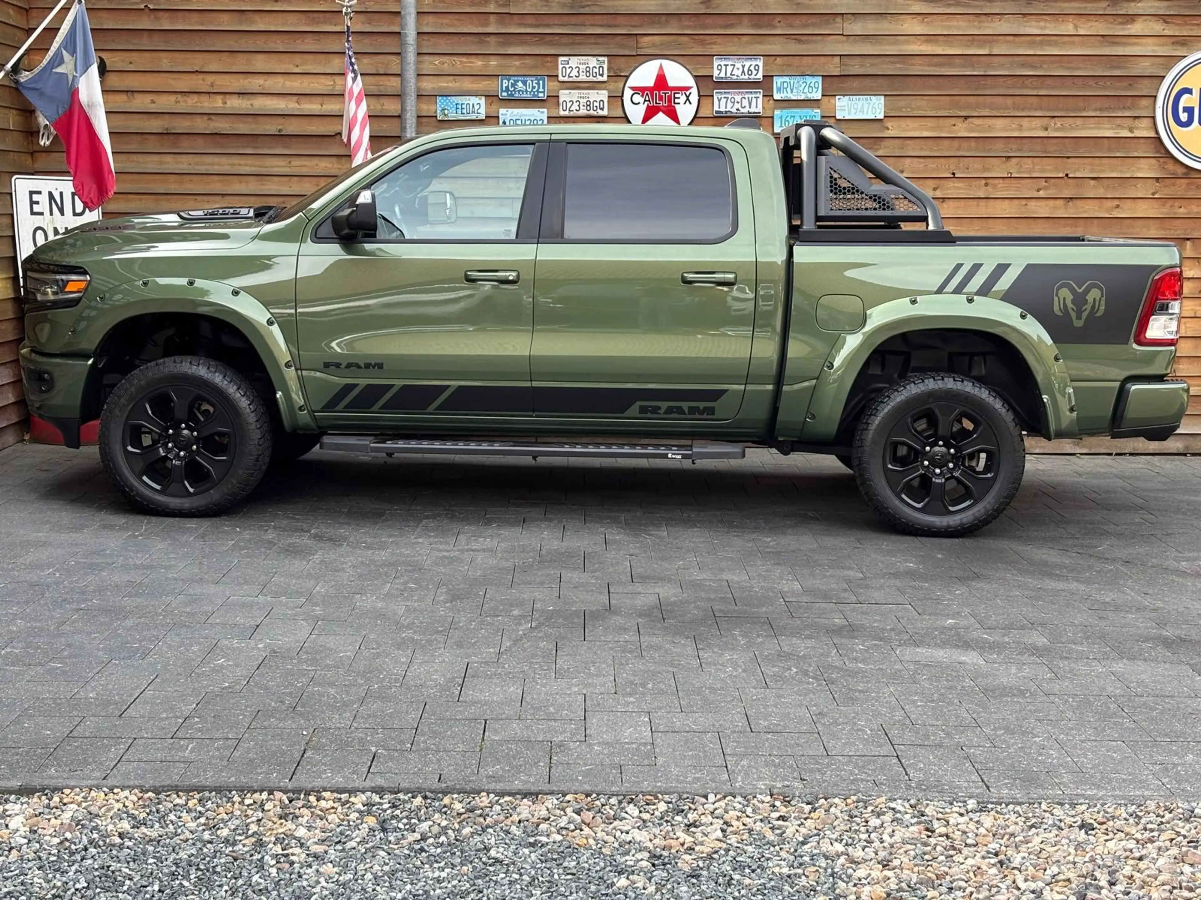 Dodge RAM 1500 5,7L BigHorn Crew Cab LED AHK 4x4 — photo 9
