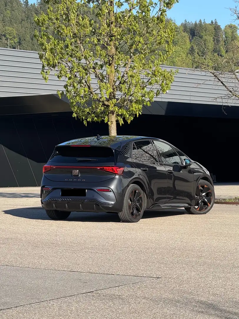 CUPRA Born 170kW, 96% SoH, 8-fach bereift, Top Ausstattung  wie Head up Display, Wärmepumpe, Keyless go, Service gepflegt Grau - 2