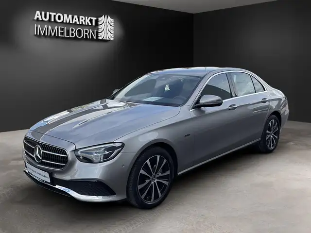 Mercedes-Benz 300 view 4