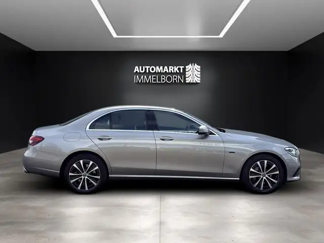 Mercedes-Benz 300 view 7