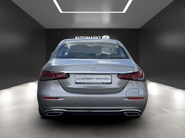 Mercedes-Benz 300 view 9