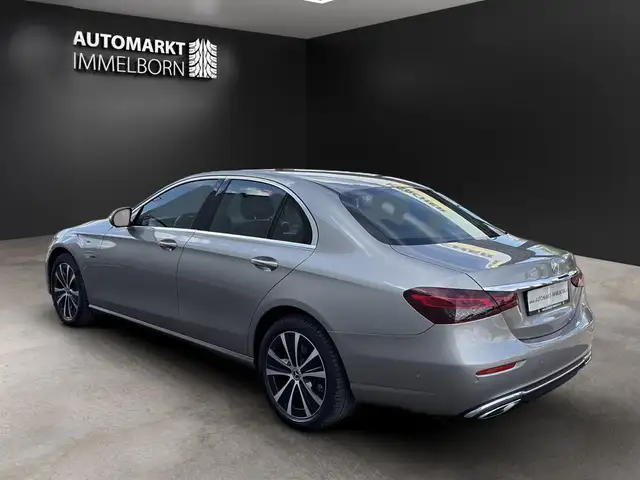 Mercedes-Benz 300 view 5