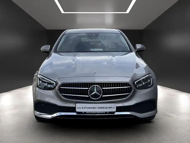Mercedes-Benz 300 view 8