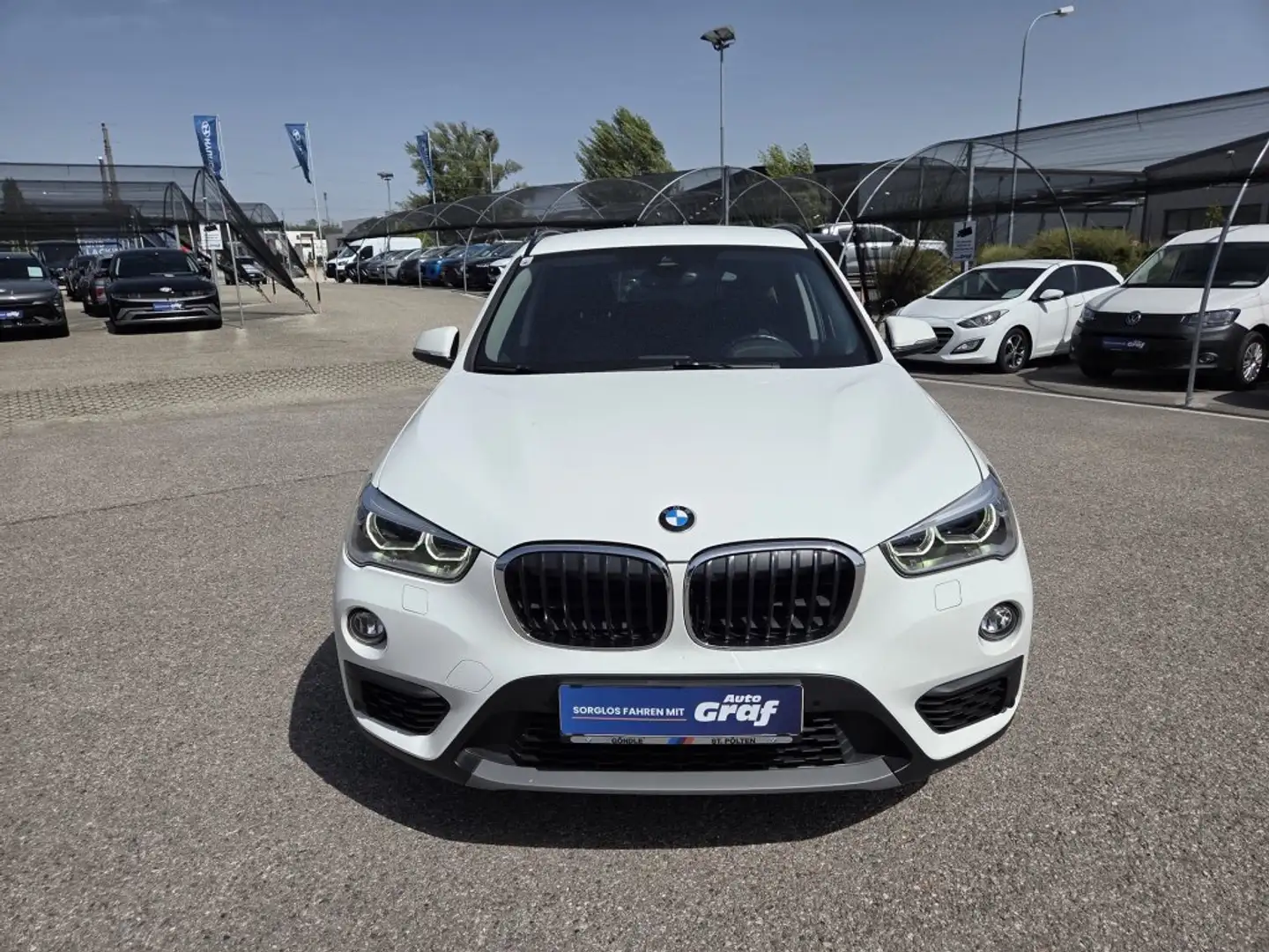 BMW X1 sDrive18i Advantage Aut. Weiß - 2