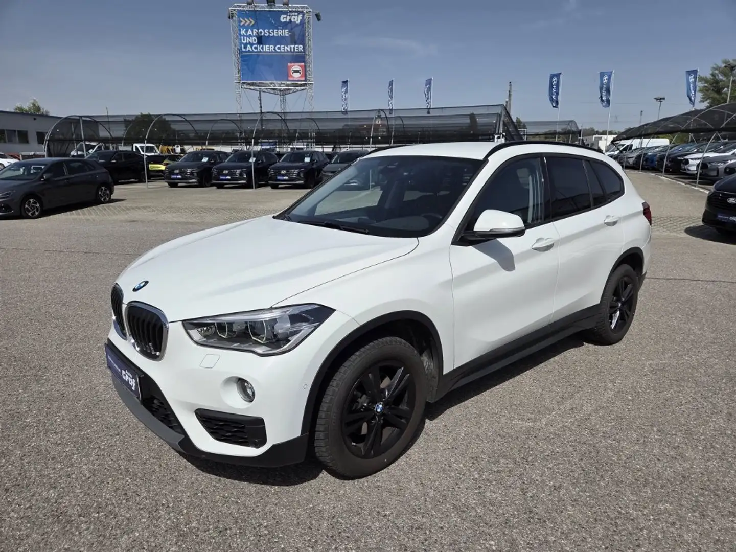 BMW X1 sDrive18i Advantage Aut. Weiß - 1