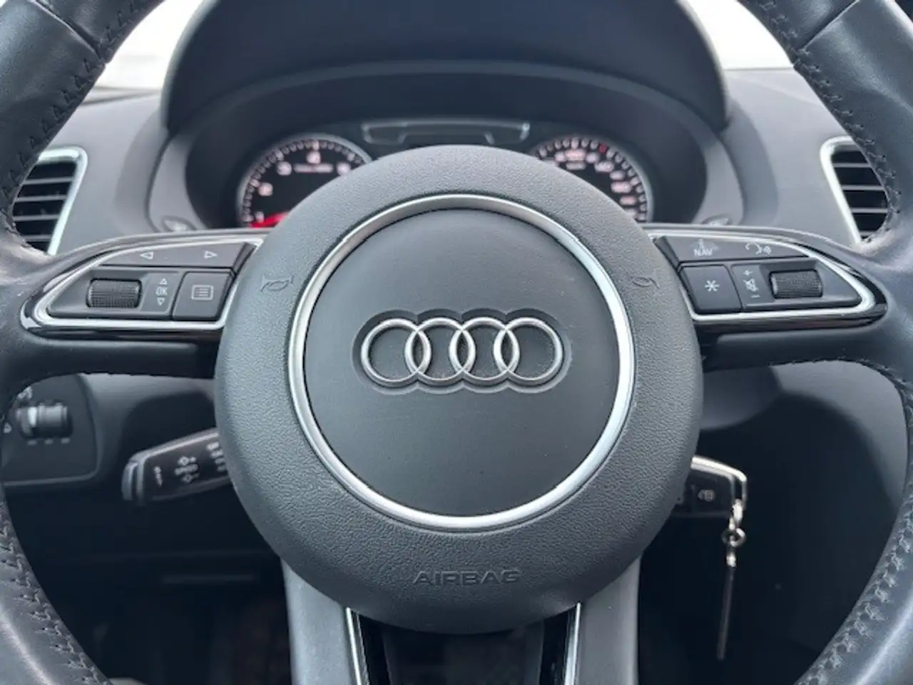 Audi Q3 снимка Audi Q3