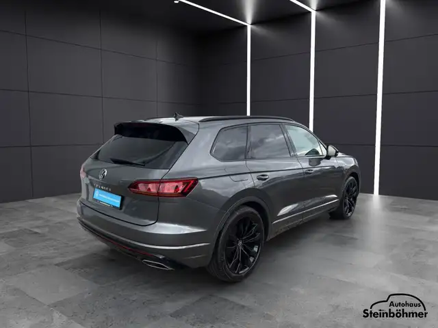 Volkswagen Touareg view 7