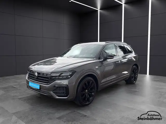 Volkswagen Touareg view 2