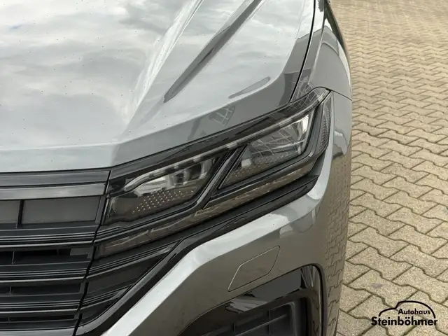Volkswagen Touareg view 11
