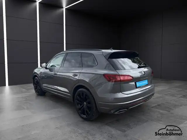 Volkswagen Touareg view 4