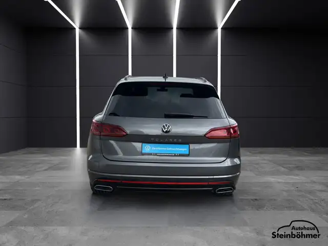 Volkswagen Touareg view 5