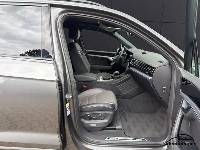 Volkswagen Touareg view 13
