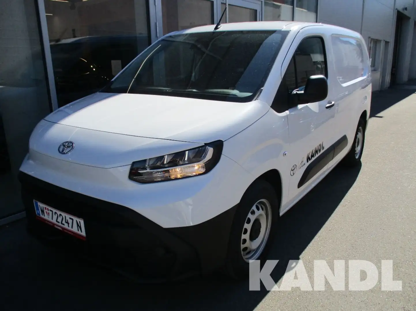 Toyota Proace City BEV L2 Prowork 50kwh AUT Weiß - 1