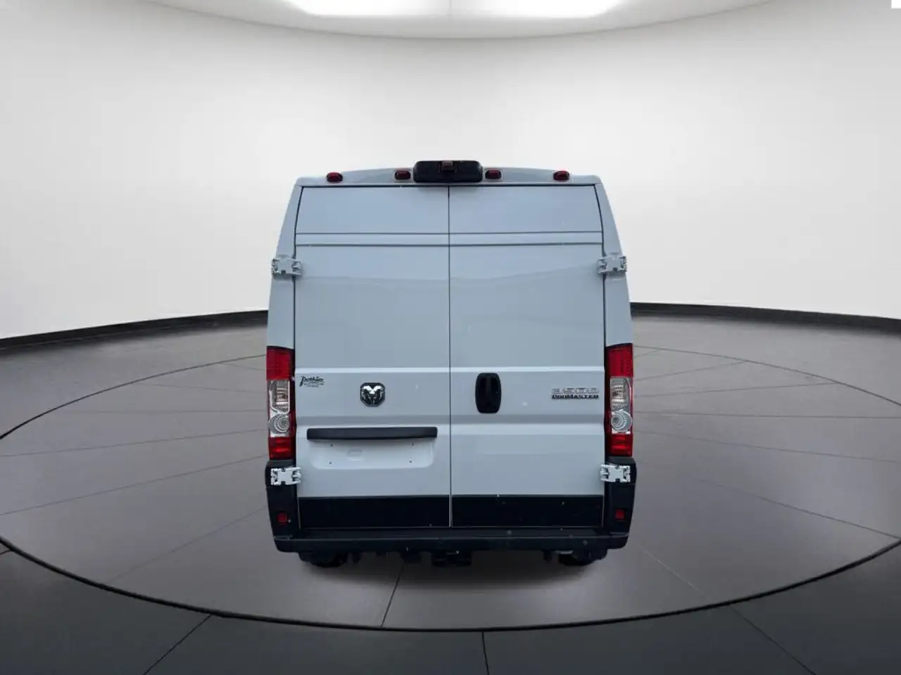 RAM ProMaster 3500 снимка RAM ProMaster 3500