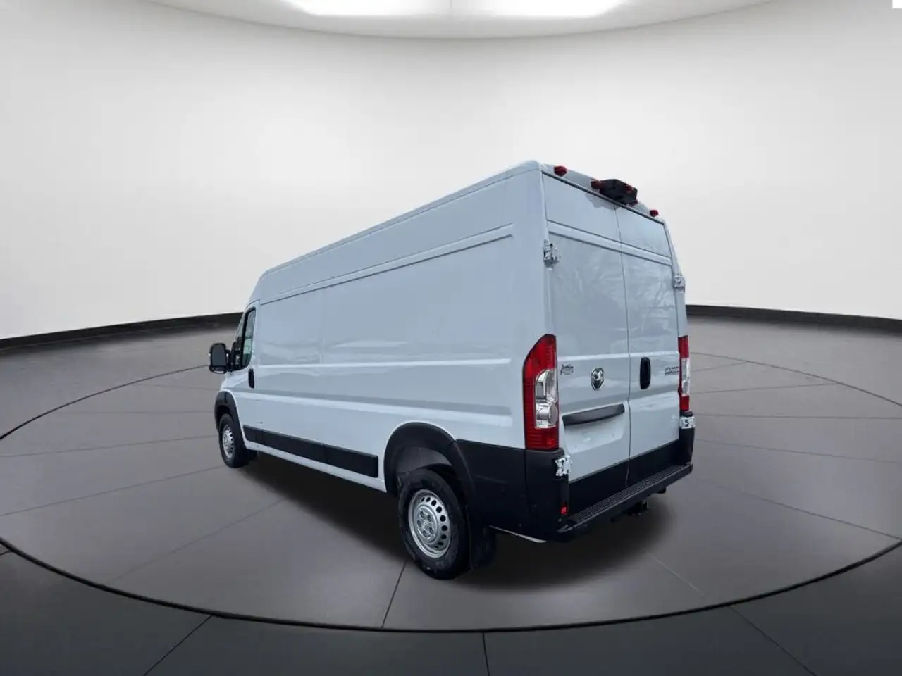 RAM ProMaster 3500 снимка RAM ProMaster 3500