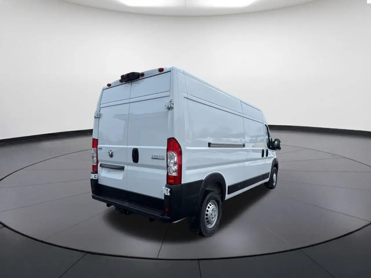 RAM ProMaster 3500 снимка RAM ProMaster 3500