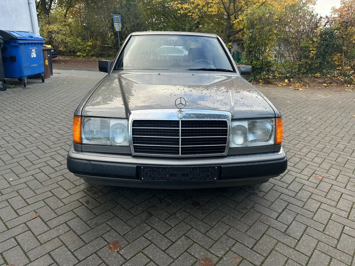 Mercedes-Benz E 230 E-Klasse / Automatik / Schiebedach - 2