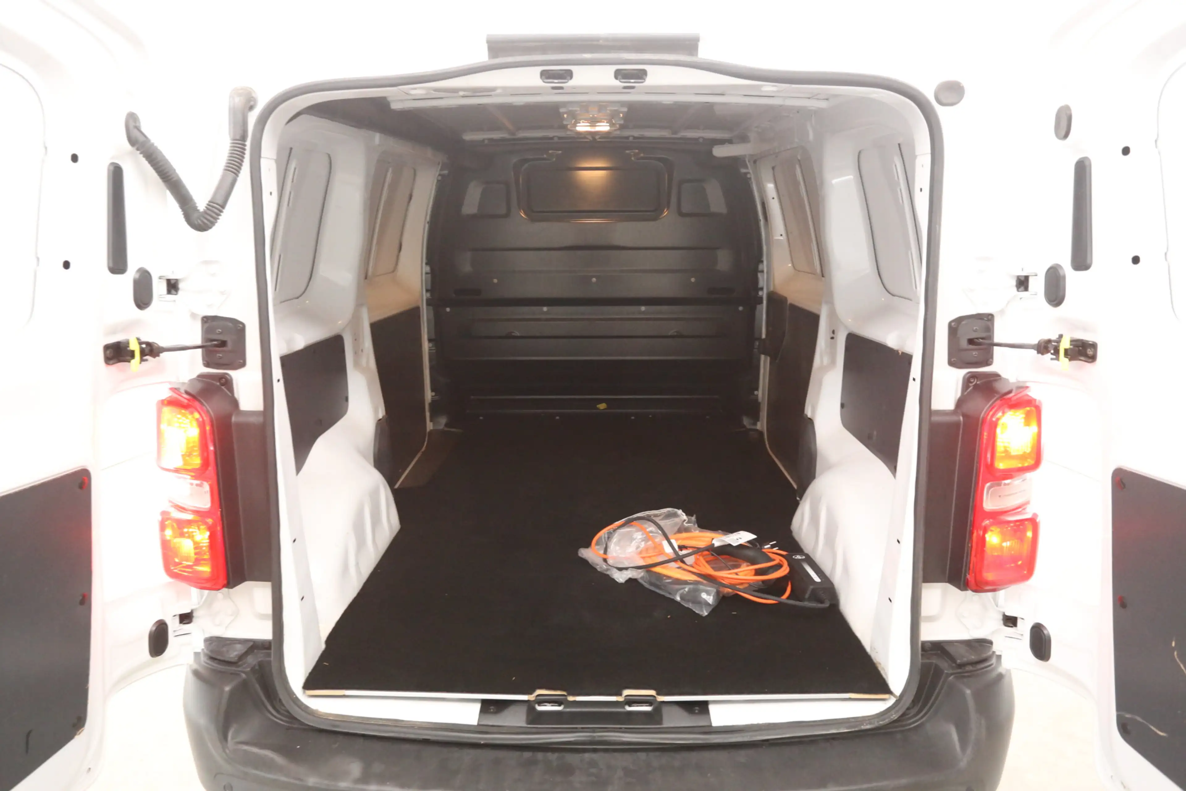 Citroen Jumpy E-Jumpy Toyota ProAce Electric Worker 75 kWh Long — photo 3