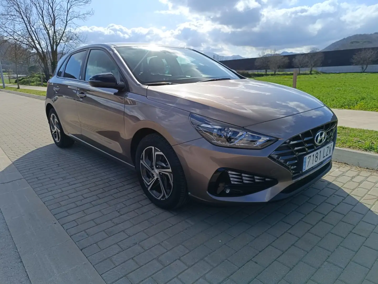 Hyundai i30 1.0 TGDI Klass 120 Brun - 2
