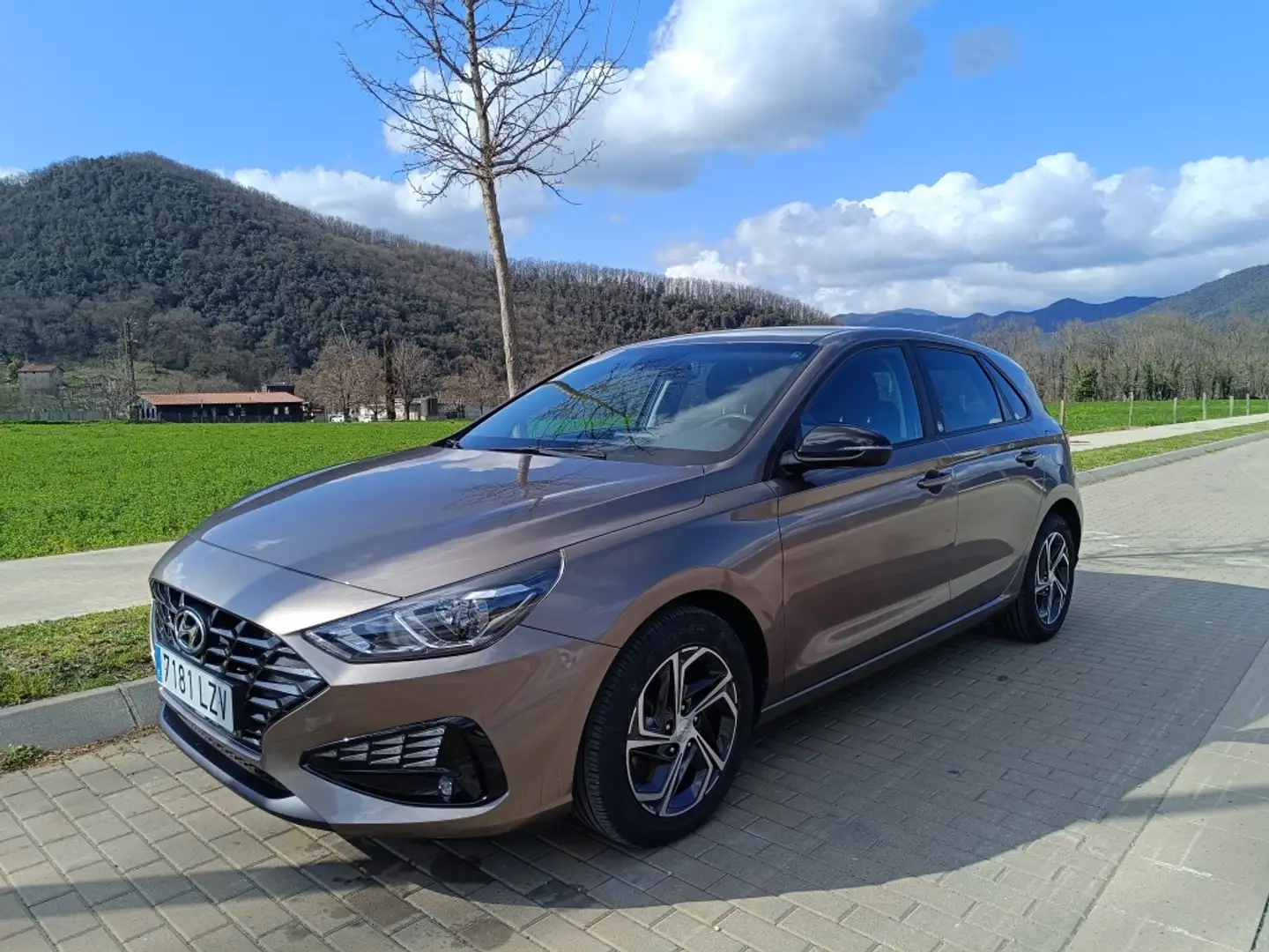 Hyundai i30 1.0 TGDI Klass 120 Marrón - 1