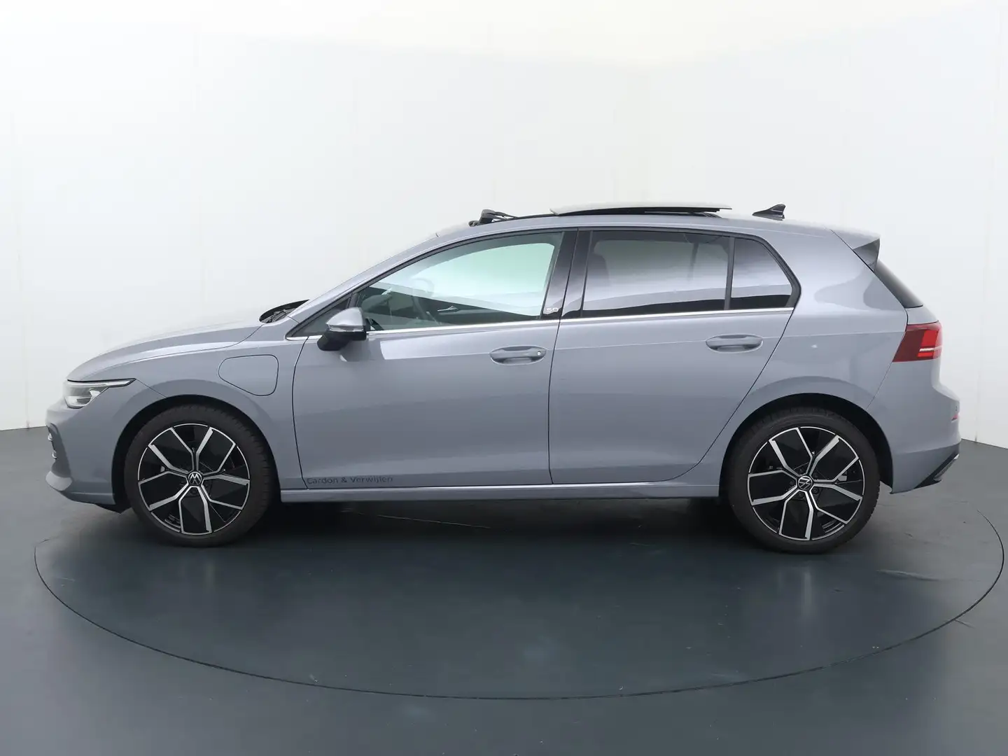 Volkswagen Golf 8 50 Edition 1.5 eHybrid 150 kW / 204 pk Hatchback Grijs - 2