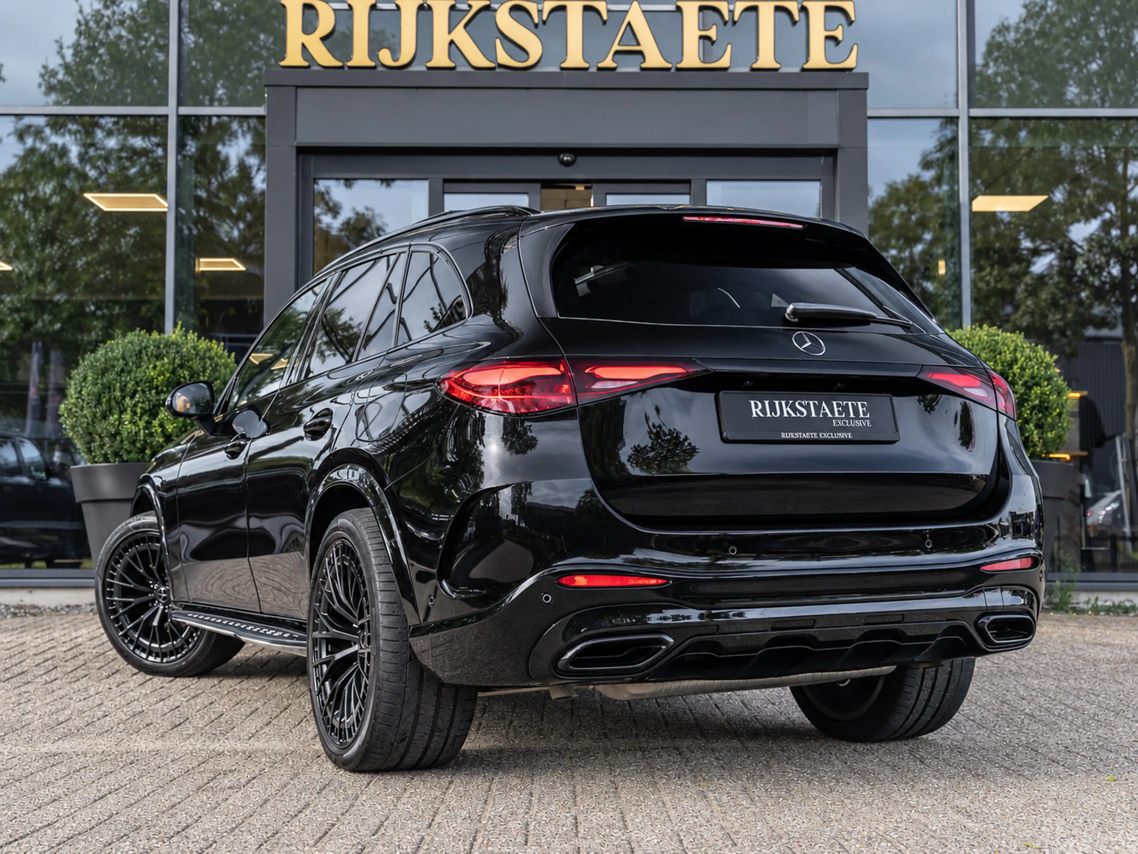 Mercedes-Benz GLC 400 400e 4MATIC AMG Line|PANO|BURM|4WS|LUCHT — photo 9
