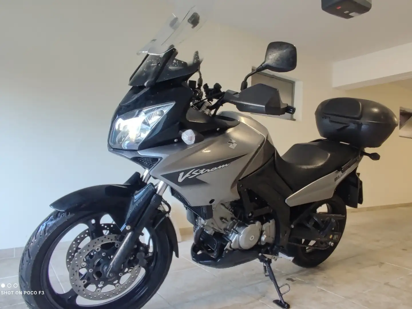 Suzuki V-Strom 650 Gri - 1