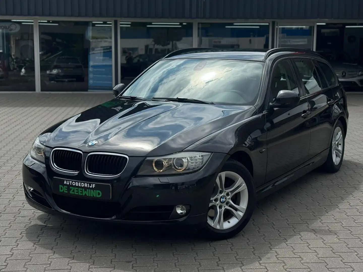 BMW 318 3-serie Touring 318i|automaat|Trekhaak|Nieuw APK Zwart - 2