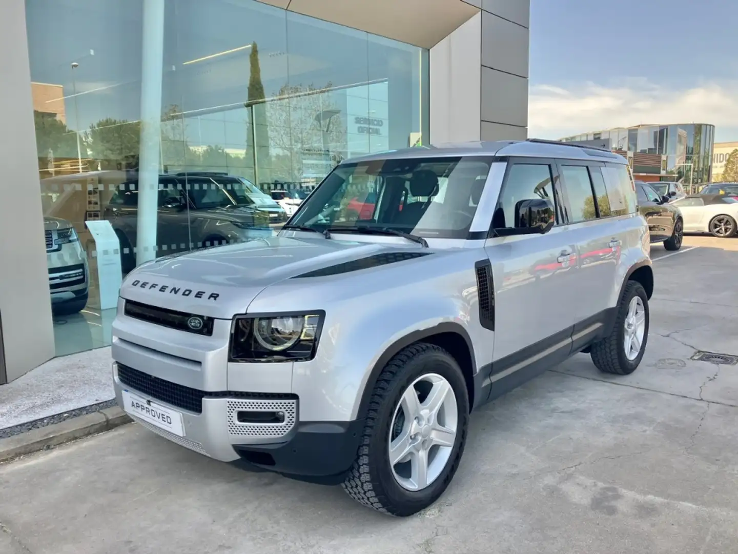 Land Rover Defender 110 3.0D l6 MHEV SE AWD Aut. 200 Zilver - 2