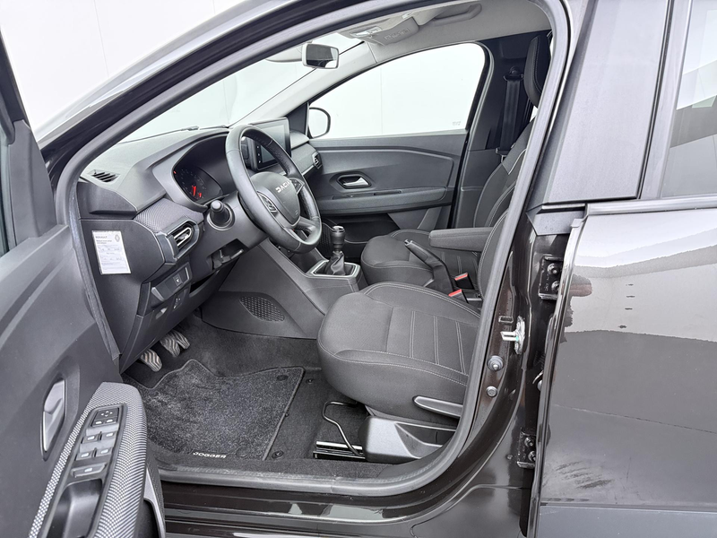 Dacia Jogger TCe 110 Expression 5-zits | Trekhaak | Navigatie | — photo 13