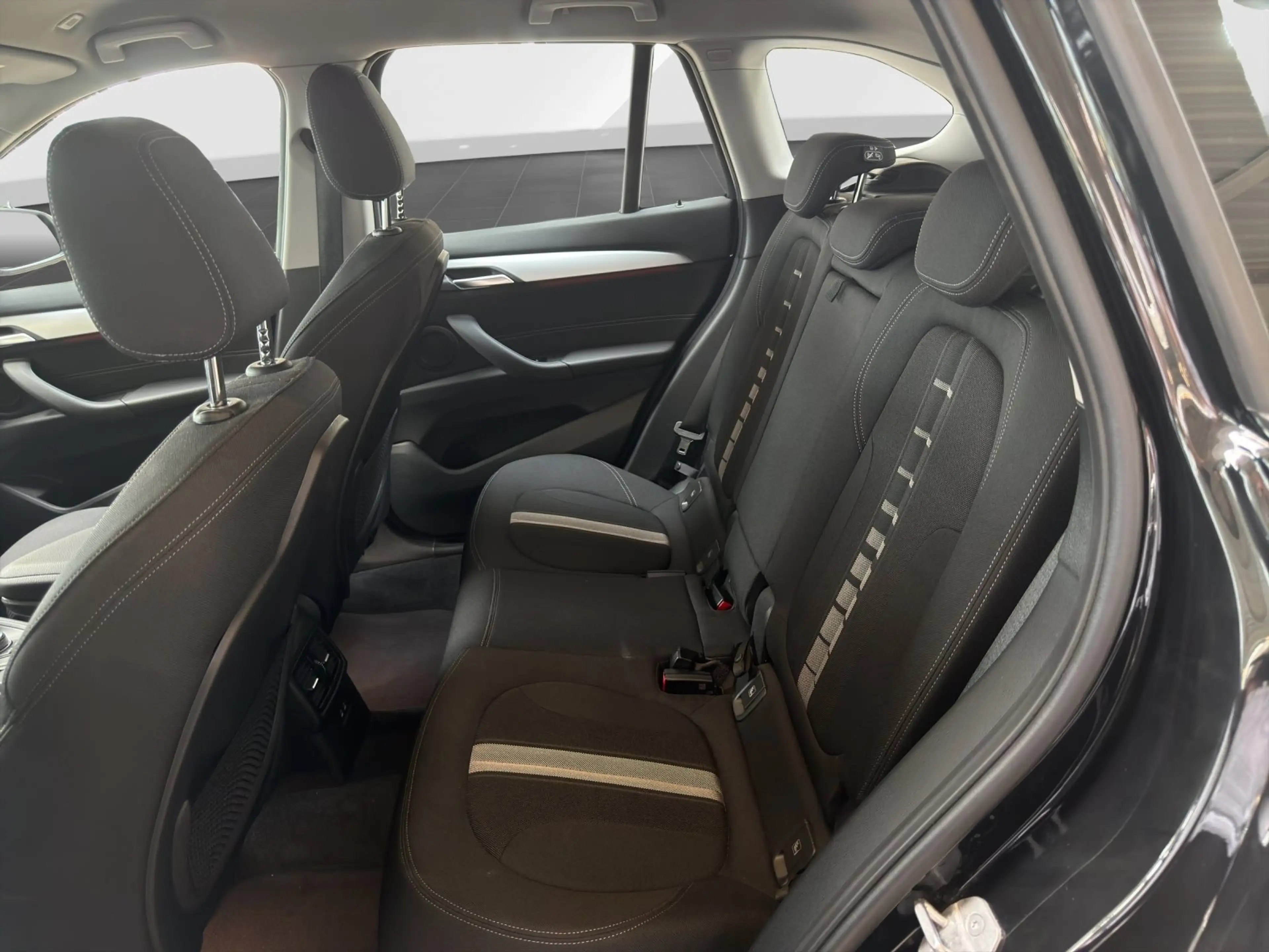 BMW X1 sDrive20i Modell Advantage/ LED/ Parkassistent — photo 13