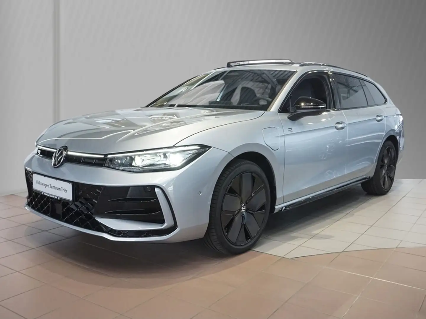 Volkswagen Passat Variant 1.5 eHybrid DSG R-Line Pano Silber - 2