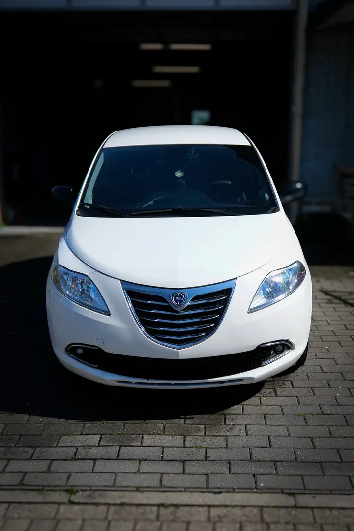 Lancia Ypsilon 1.2i 8v - 1