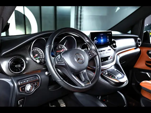 Mercedes-Benz V-Class view 9