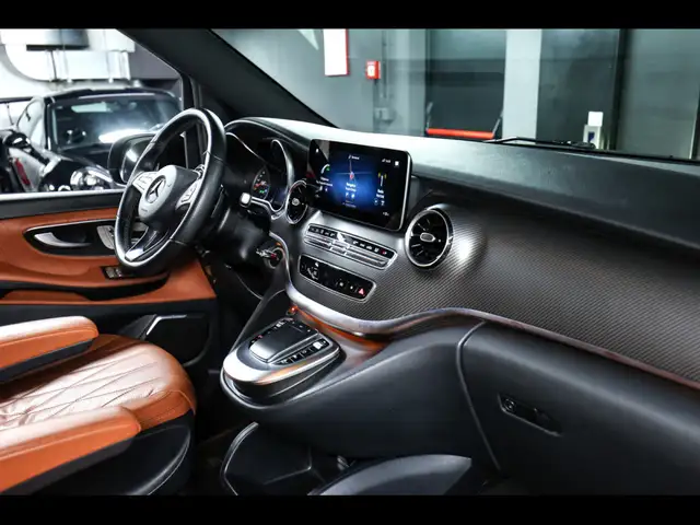 Mercedes-Benz V-Class view 11