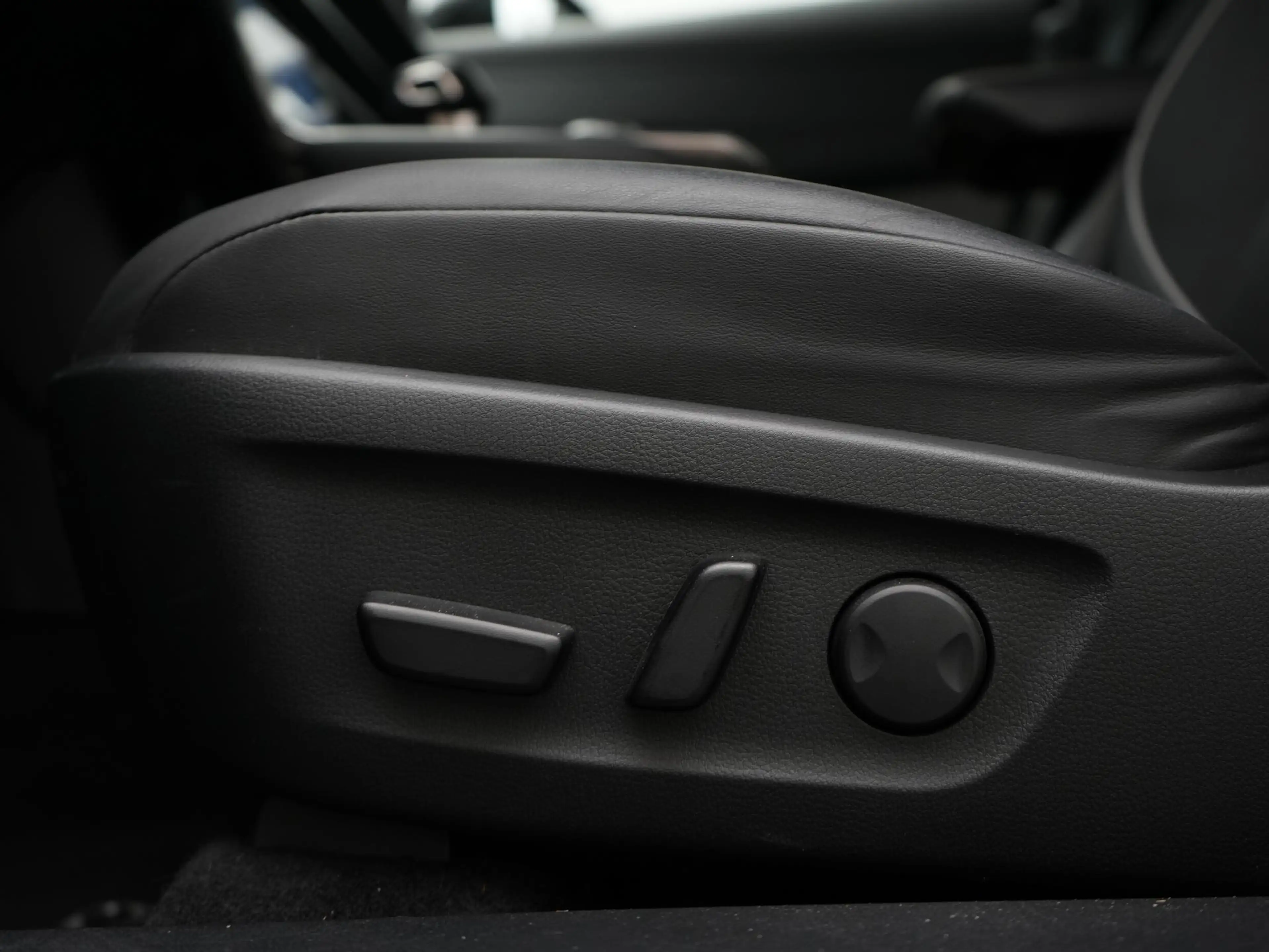 Mazda MX-30 e-SkyActiv R-EV Edition R : dealer onderhouden — photo 12