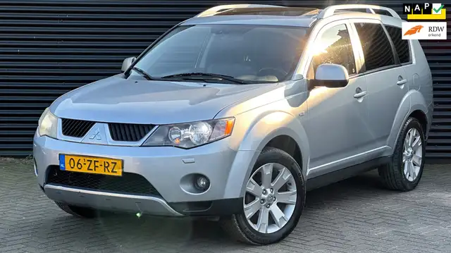 Mitsubishi Outlander 2.4 Instyle | 7-persoons | Schuifdak | Xenon | Led