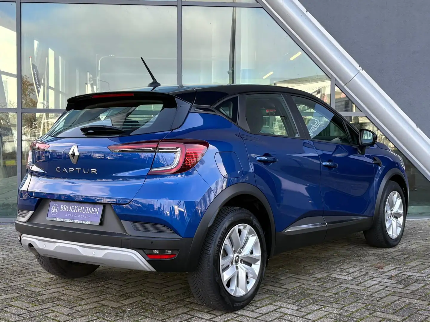 Renault Captur 1.3 TCe 130 Intens 131pk Automaat / Camera / Navig Blauw - 2